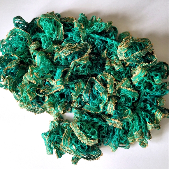 Handmade Ruffle Sashay Green and Gold Scarf 46in - Picture 3 of 3